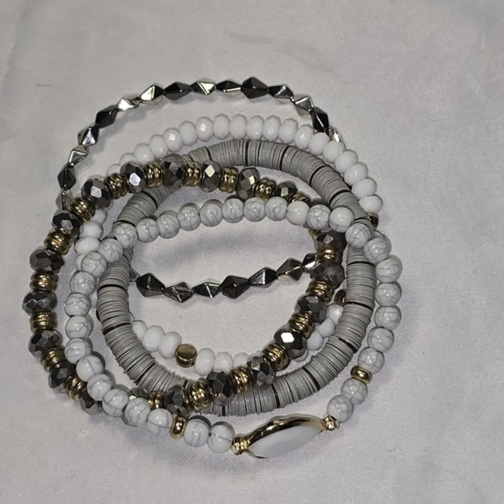 House Of Harlow 1960 Grey Neutral Tone Multi-Layer Beaded‎ Bracelet Set New